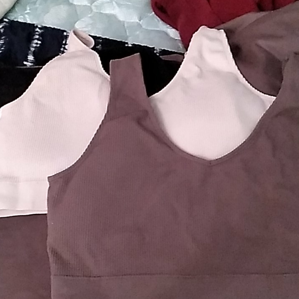 2 sports bras